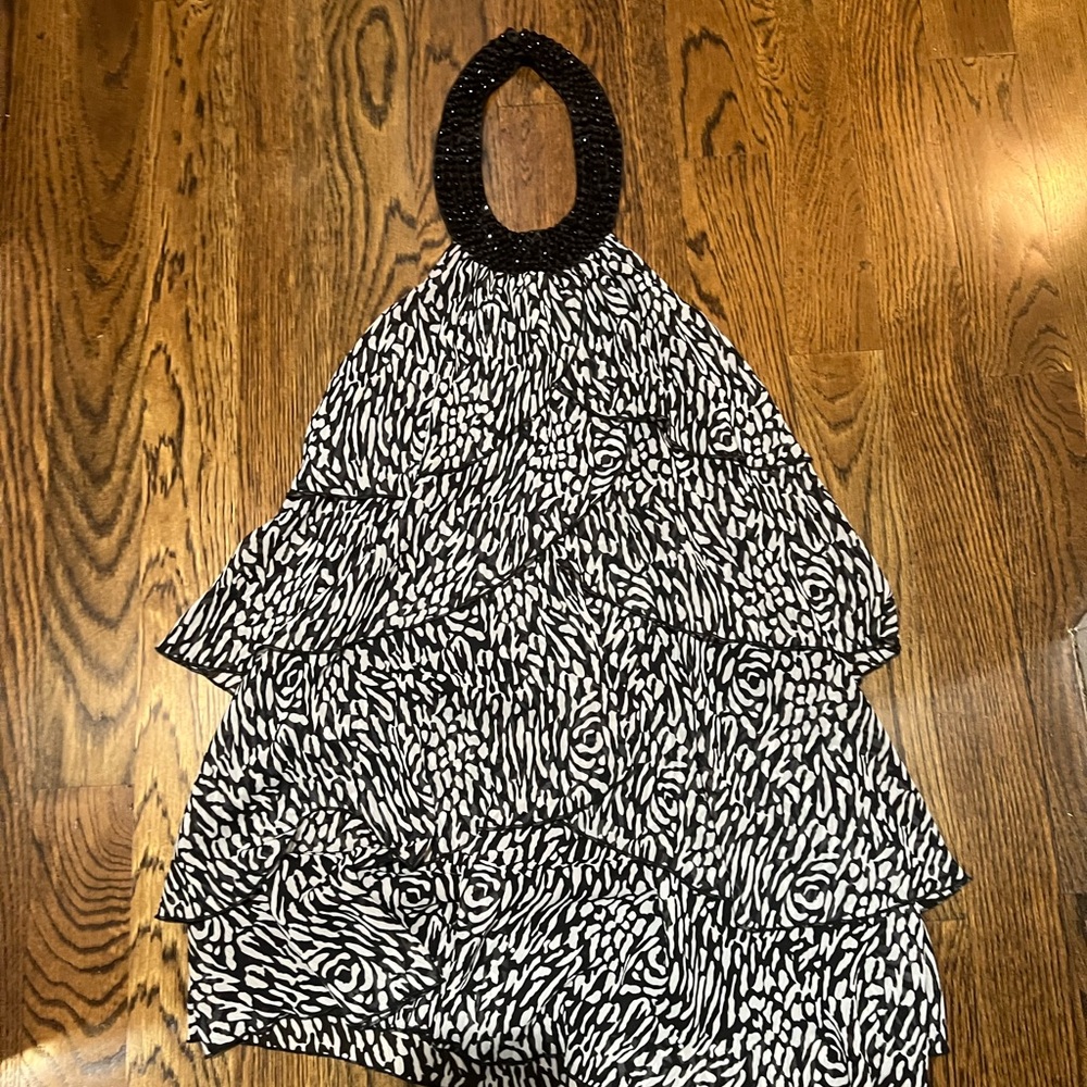 Flow top with beautiful collar, open back